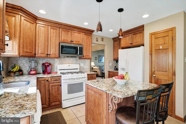 2125 ROBIN DR, Warrington, PA 18976