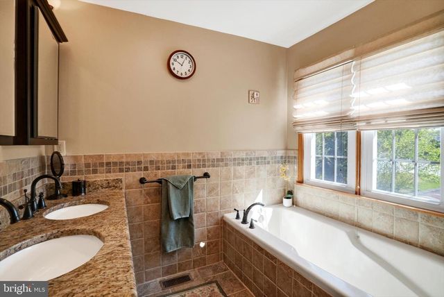 2125 ROBIN DR, Warrington, PA 18976