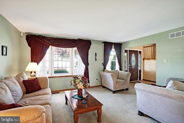 2125 ROBIN DR, Warrington, PA 18976