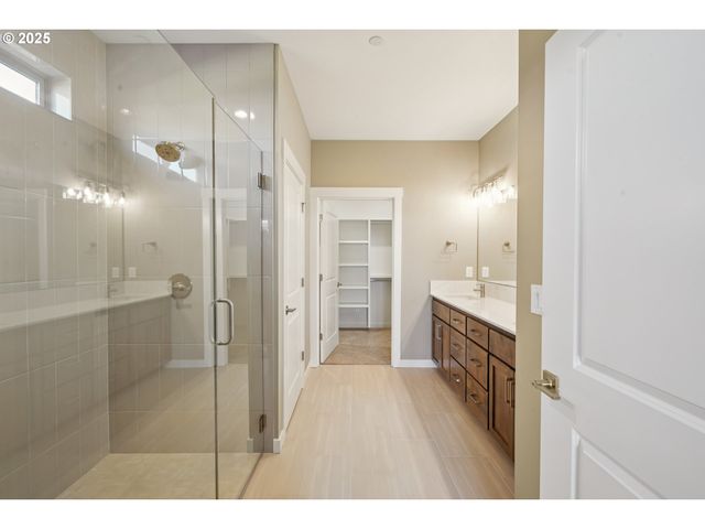 148 E 24th Ave, La Center, WA 98629