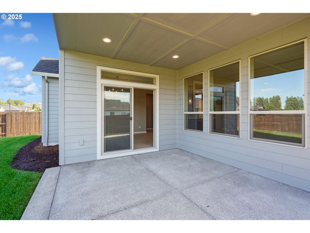 148 E 24th Ave, La Center, WA 98629