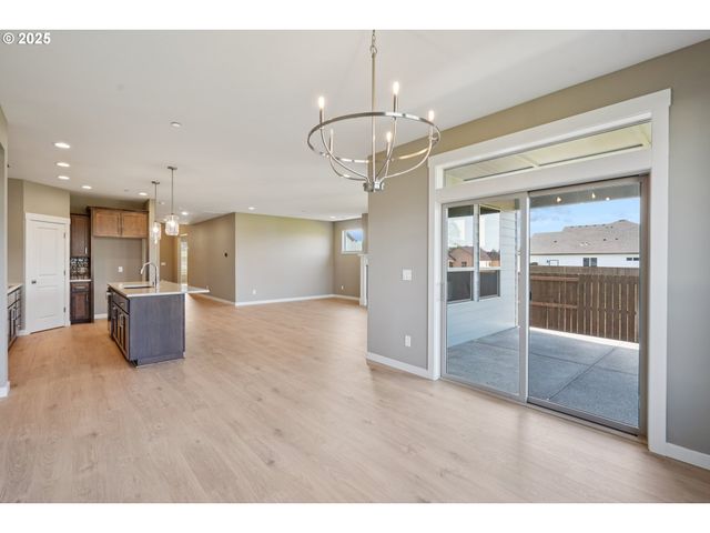 148 E 24th Ave, La Center, WA 98629