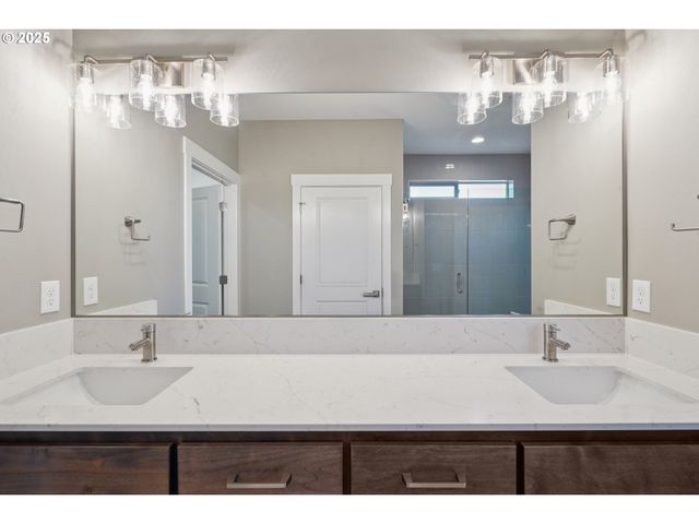 148 E 24th Ave, La Center, WA 98629