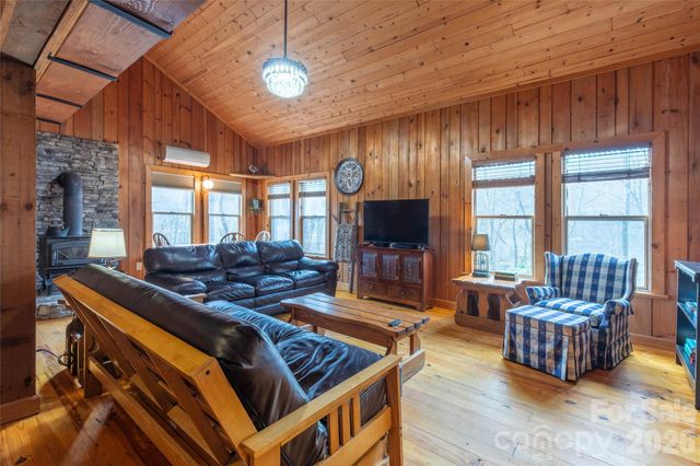 275 Conard Circle, Bryson City, NC 28713