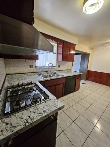 28661 Panama Street, Warren, MI 48092