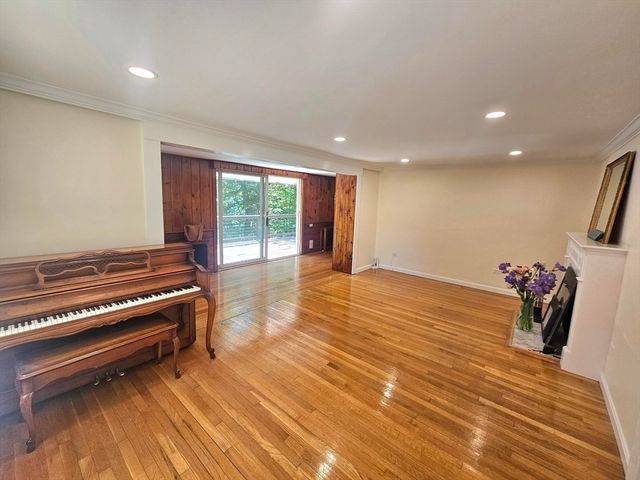 1115 Old Connecticut Path, Framingham, MA 01701