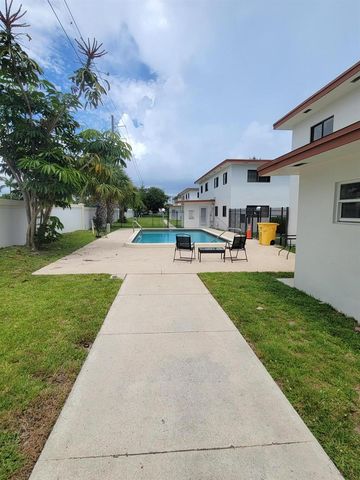 240 SW 7th Street 9, Boca Raton, FL 33432