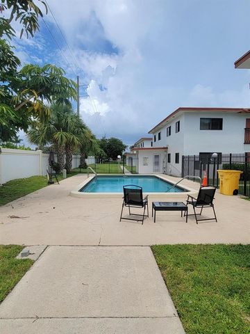 240 SW 7th Street 9, Boca Raton, FL 33432