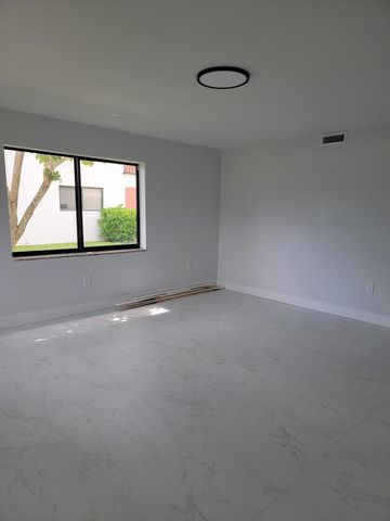 240 SW 7th Street 9, Boca Raton, FL 33432