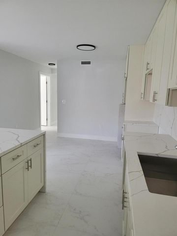 240 SW 7th Street 9, Boca Raton, FL 33432