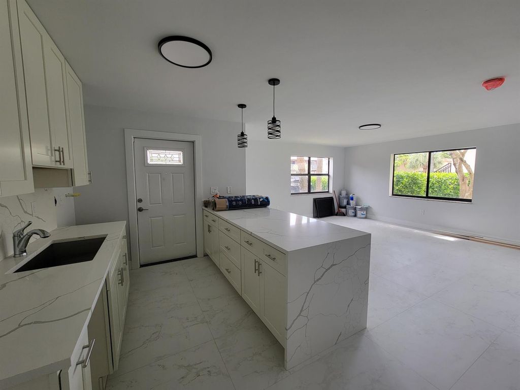 240 SW 7th Street 9, Boca Raton, FL 33432