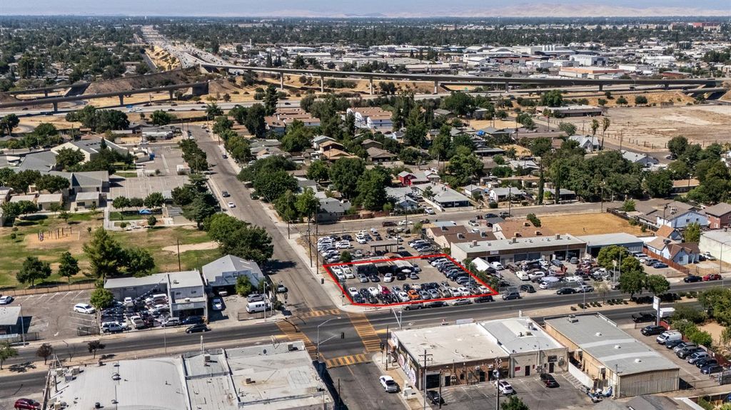 Image 15 of property listing at 4505 E Belmont Ave, Fresno, CA 93702