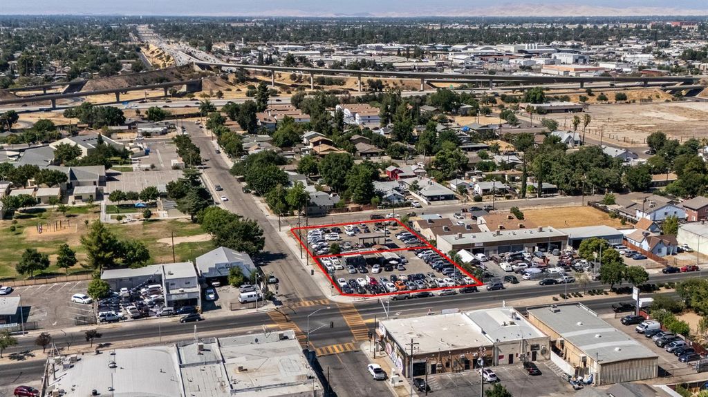 Image 3 of property listing at 4505 E Belmont Ave, Fresno, CA 93702