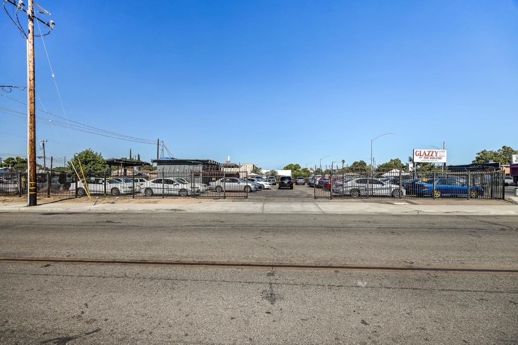 Image 7 of property listing at 4505 E Belmont Ave, Fresno, CA 93702