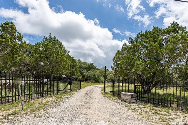 154 Linda Dr, Canyon Lake, TX 78133