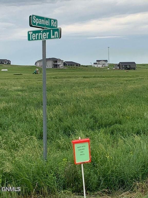 3 Spaniel Road, Mandan, ND 58554 photo 2