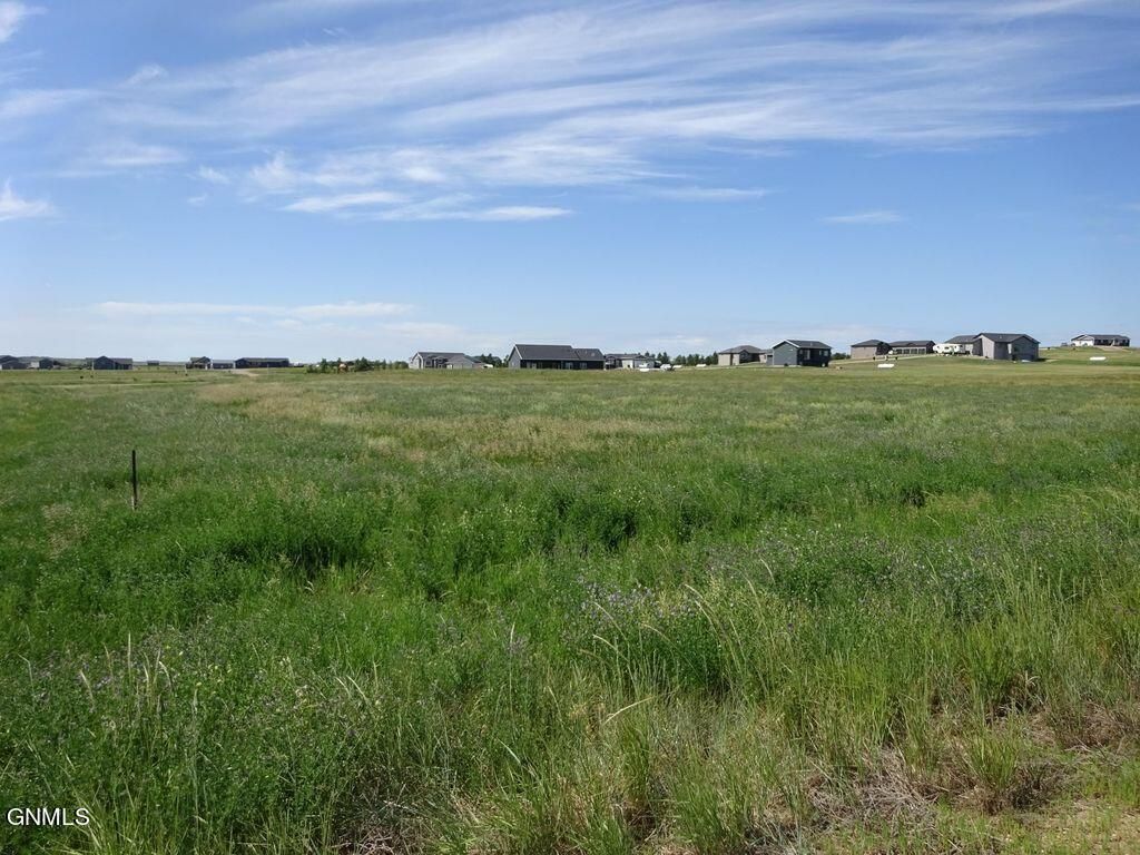 3 Spaniel Road, Mandan, ND 58554 photo 3