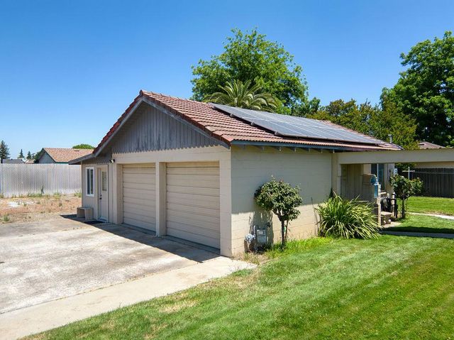 2212 Vine Ave, Escalon, CA 95320