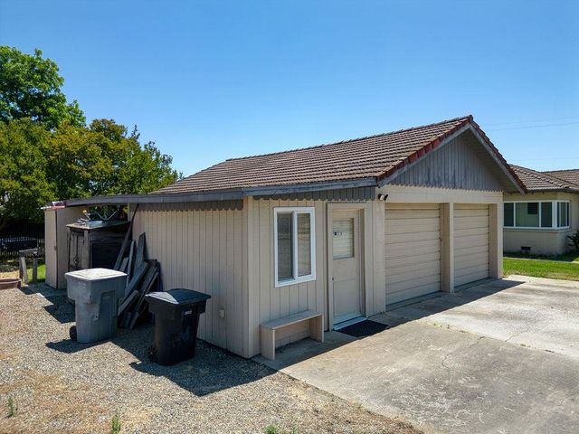 2212 Vine Ave, Escalon, CA 95320