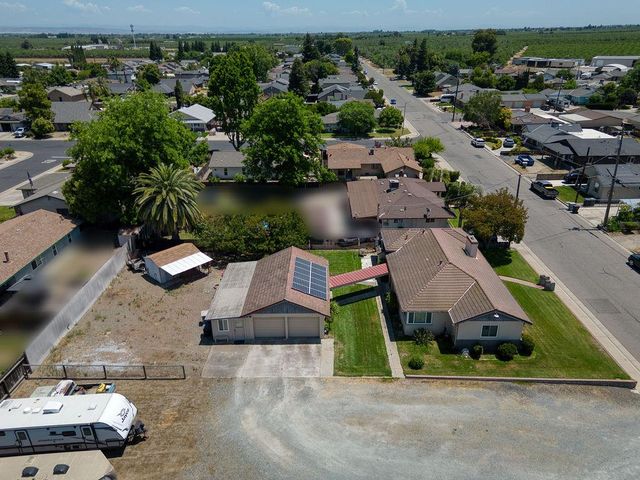 2212 Vine Ave, Escalon, CA 95320