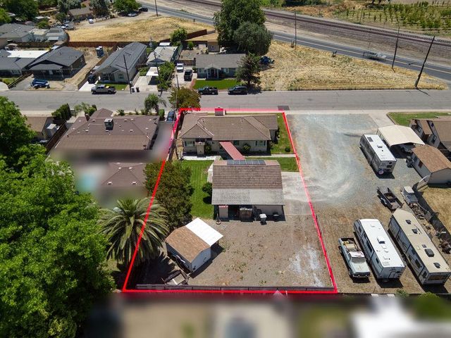 2212 Vine Ave, Escalon, CA 95320