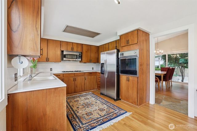 616 109th Avenue SE, Bellevue, WA 98004