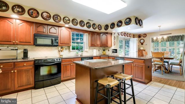 10 AURORA CT, Doylestown, PA 18901