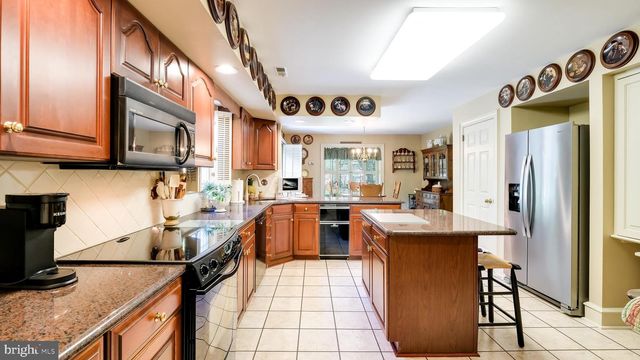 10 AURORA CT, Doylestown, PA 18901