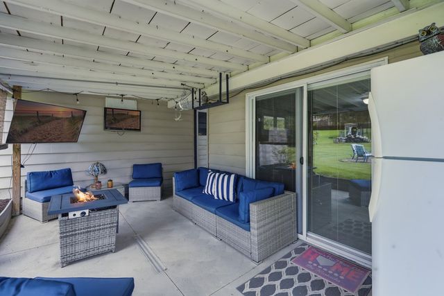 1758 Westwood Dr., Twinsburg, OH 44087