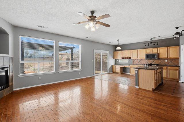 10520 Rosefinch Drive NW, Albuquerque, NM 87114