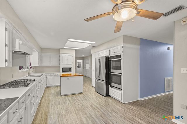 308 Woodway Drive, Victoria, TX 77904