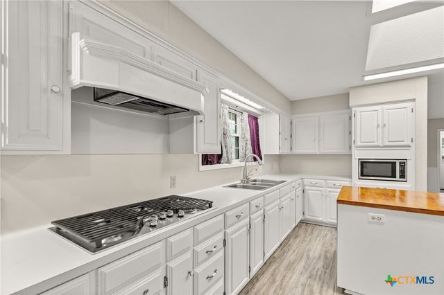 308 Woodway Drive, Victoria, TX 77904