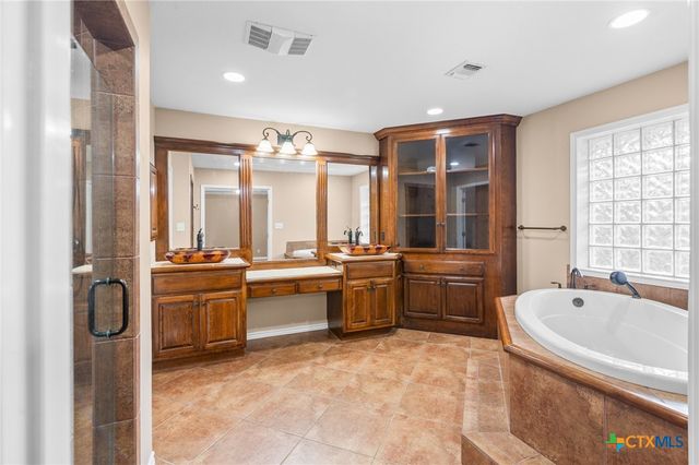 308 Woodway Drive, Victoria, TX 77904
