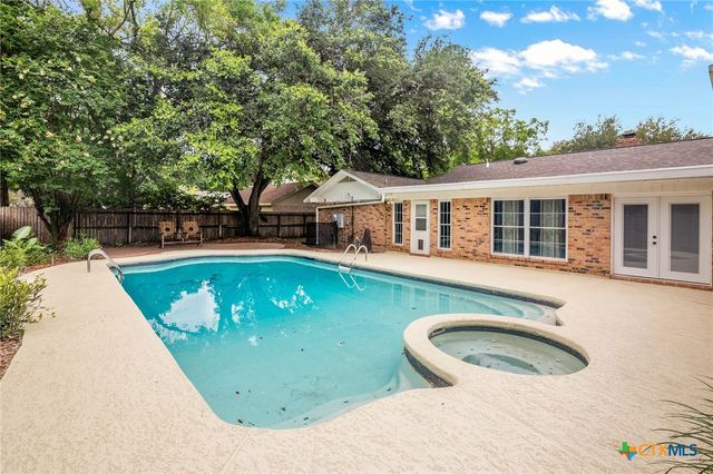 308 Woodway Drive, Victoria, TX 77904
