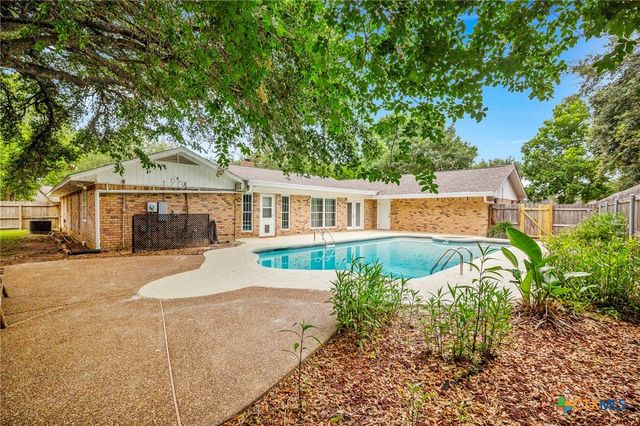 308 Woodway Drive, Victoria, TX 77904