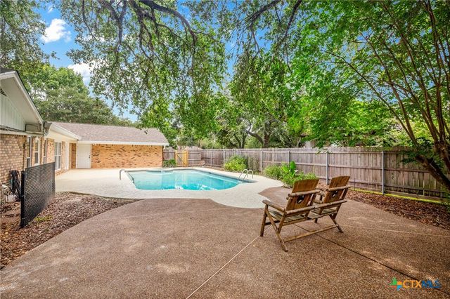 308 Woodway Drive, Victoria, TX 77904