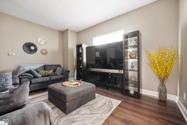 1041 S East Street, Indianapolis, IN 46225