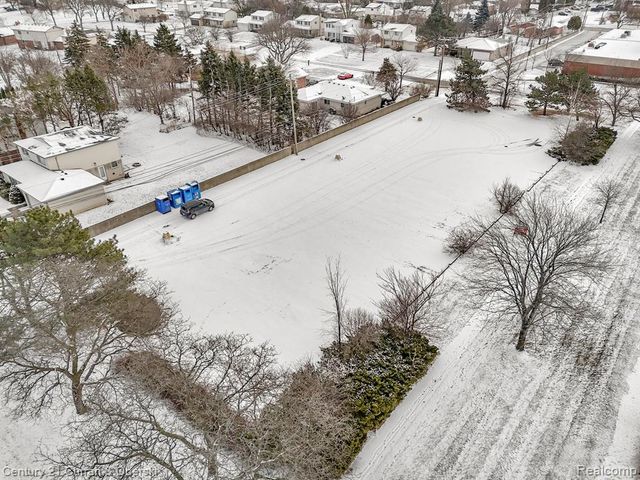 26026 Southfield Road, Lathrup Village, MI 48076