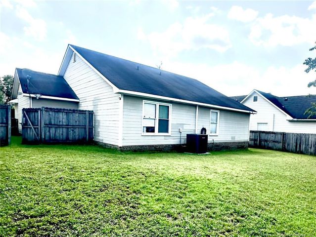 5916 Gist Place, Fayetteville, NC 28306