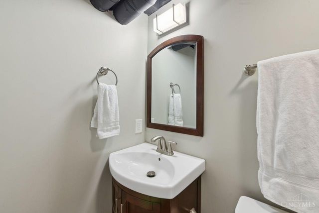1613 Norcol Lane, Cincinnati, OH 45231