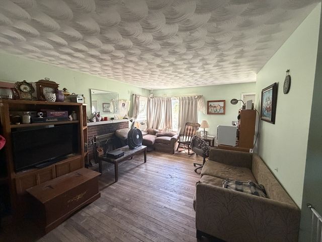 42 Birch Rd, Westford, MA 01886