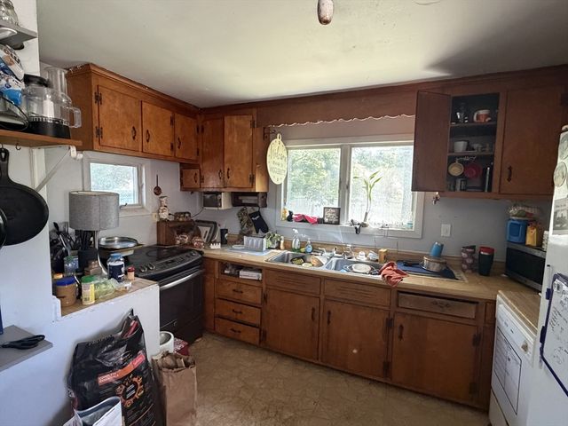 42 Birch Rd, Westford, MA 01886