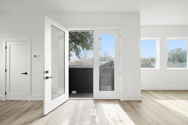 313 N Nagle Street, Houston, TX 77003