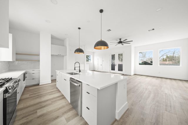 313 N Nagle Street, Houston, TX 77003