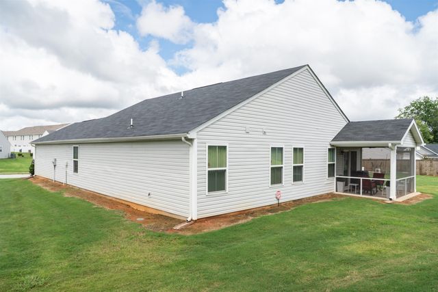 811 Shady Oak Court, Boiling Springs, SC 29316