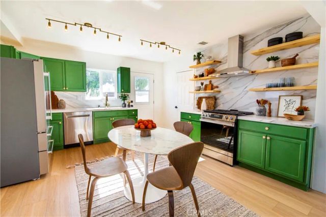 10816 Calvert, North Hollywood, CA 91606