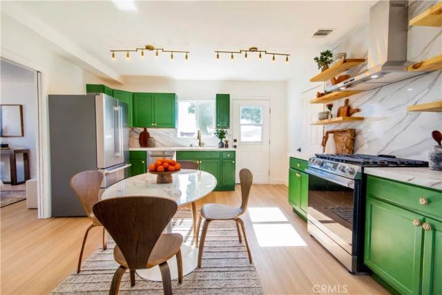 10816 Calvert, North Hollywood, CA 91606