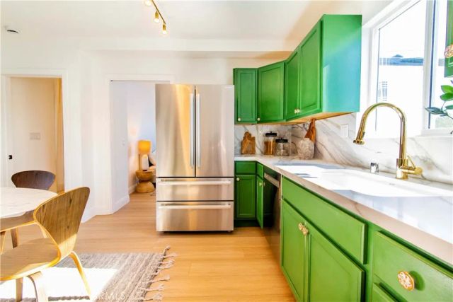 10816 Calvert, North Hollywood, CA 91606