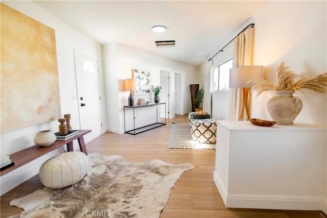 10816 Calvert, North Hollywood, CA 91606