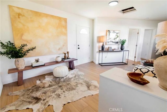 10816 Calvert, North Hollywood, CA 91606